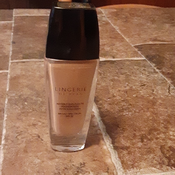 Makeup - Picture 4 of 6